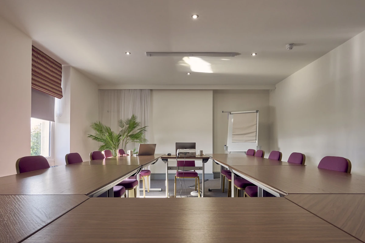 Meeting room in a u-shape layout