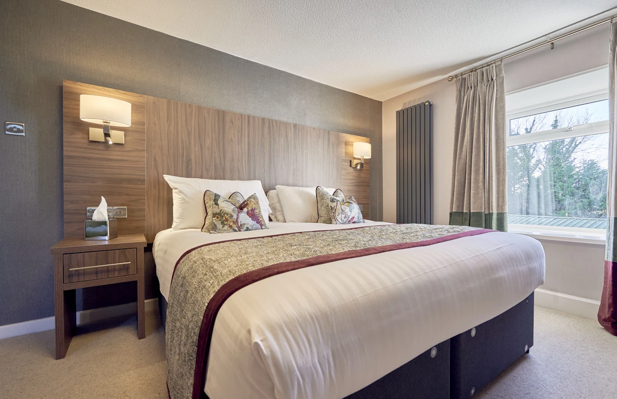 King-size bedroom at the Melbreak Hotel